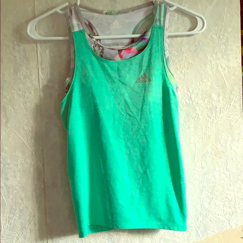 Loose activewear tank top w/built in sports bra.